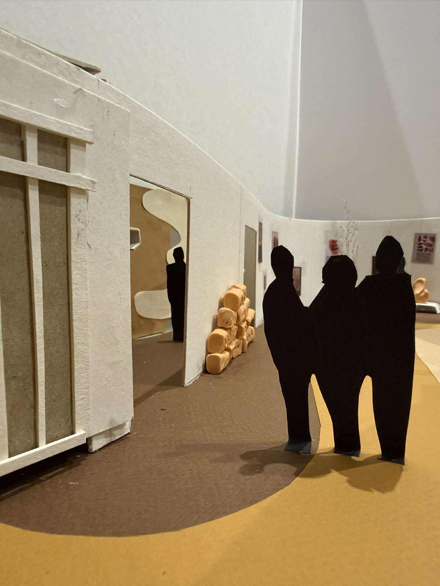 Galeria z sylwetkami zwiedzających